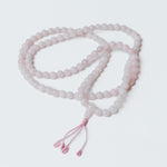 Mala ruusukvartsi kaulakoru. Kaulakoru nepalista. Vaanleanpunainen